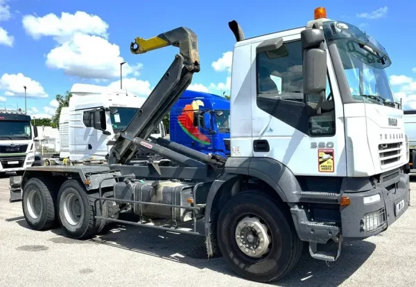 IVECO TRAKKER 6X4 Ampliroll – Image 2