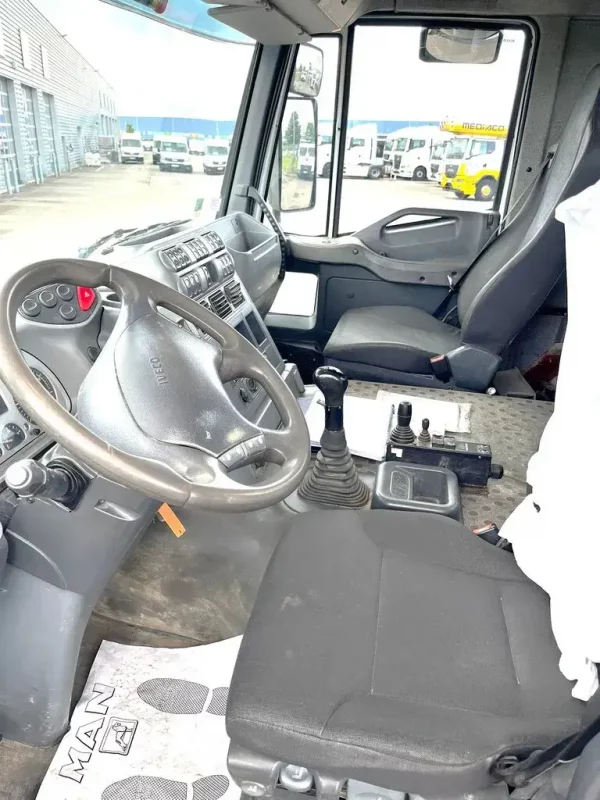 IVECO TRAKKER 6X4 Ampliroll – Image 12