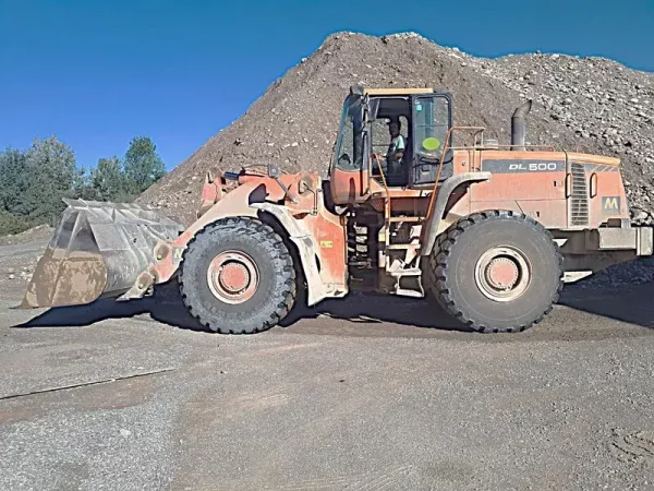 CHARGEUSE DOOSAN DL500