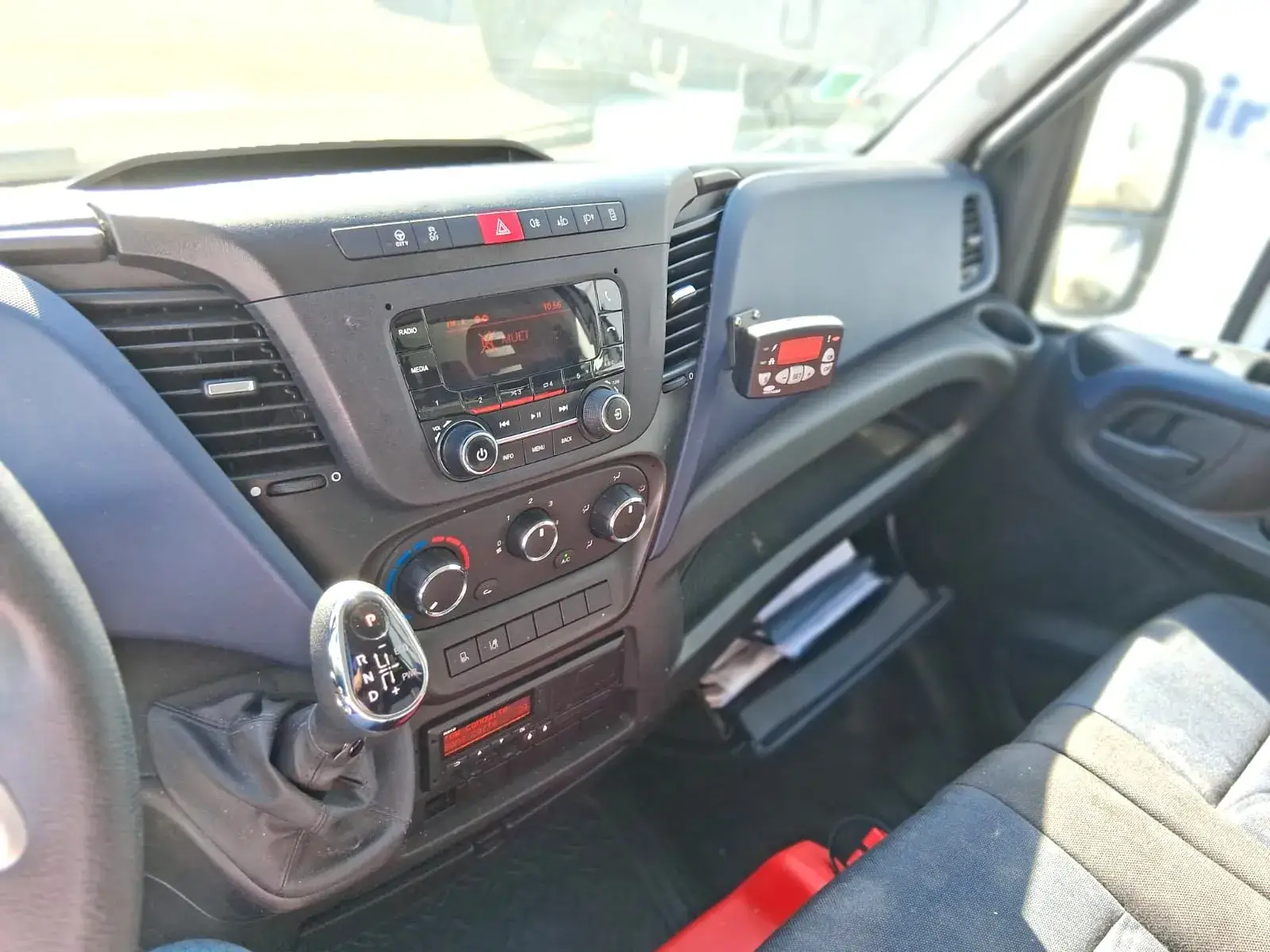 Interieur cabine Iveco 72-180 cote droit