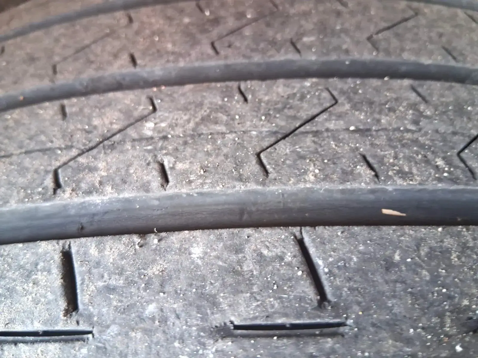 Pneumatique camion Iveco 72-180 deuxieme vue