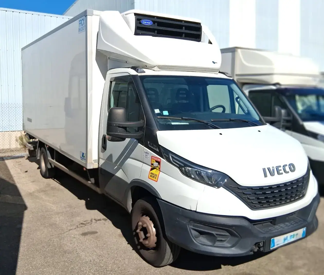 Camion frigorifique Iveco 72-180 vue cote gauche