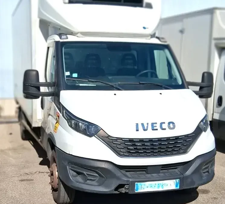 Camion frigorifique Iveco 72-180 H1 MATIC vue de face