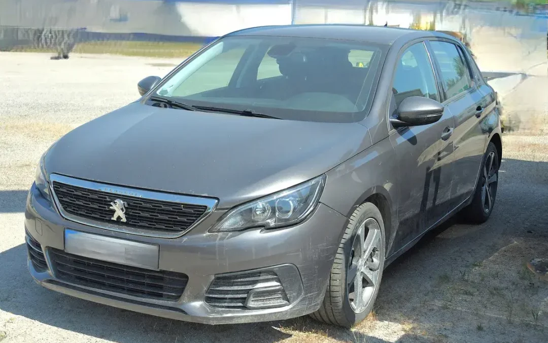 Peugeot-308-essence-face-avant