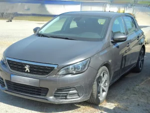 Peugeot-308-essence-face-avant